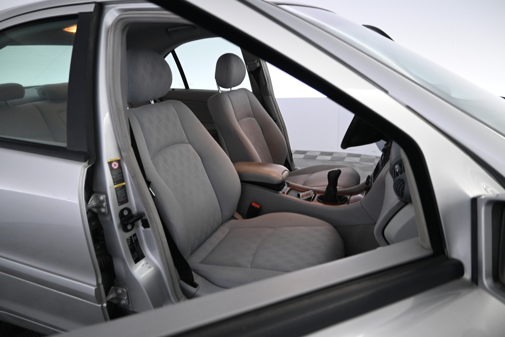 MERCEDES-BENZ C 2004