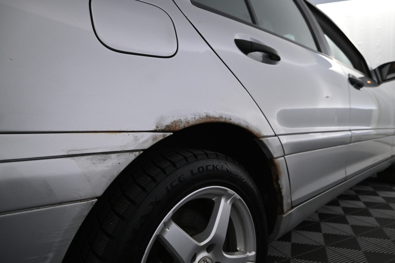 MERCEDES-BENZ C 2004