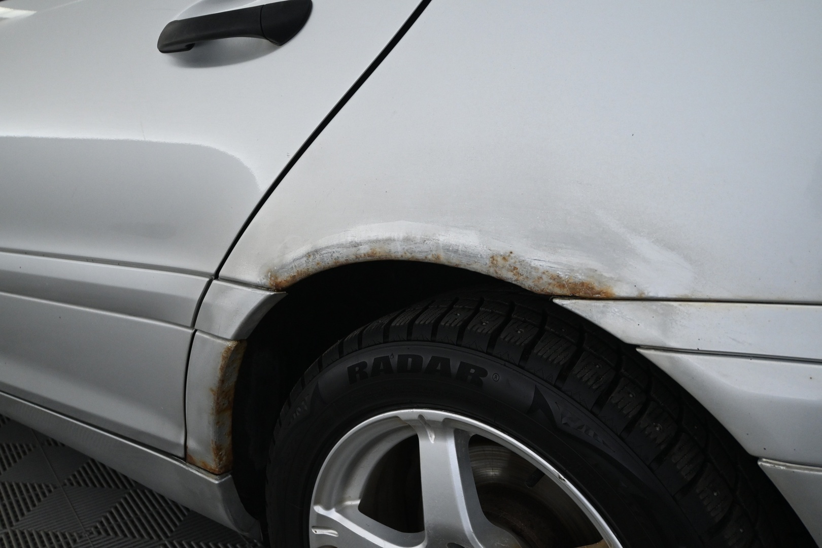 MERCEDES-BENZ C 2004