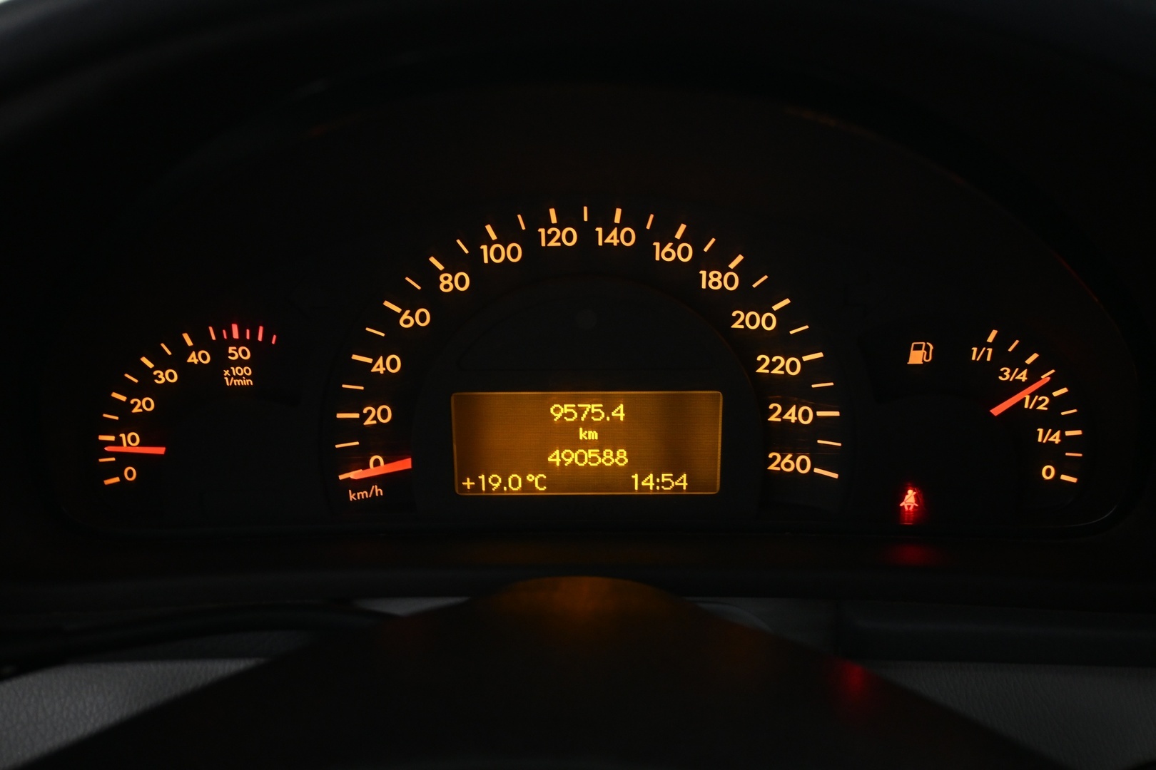 MERCEDES-BENZ C 2004