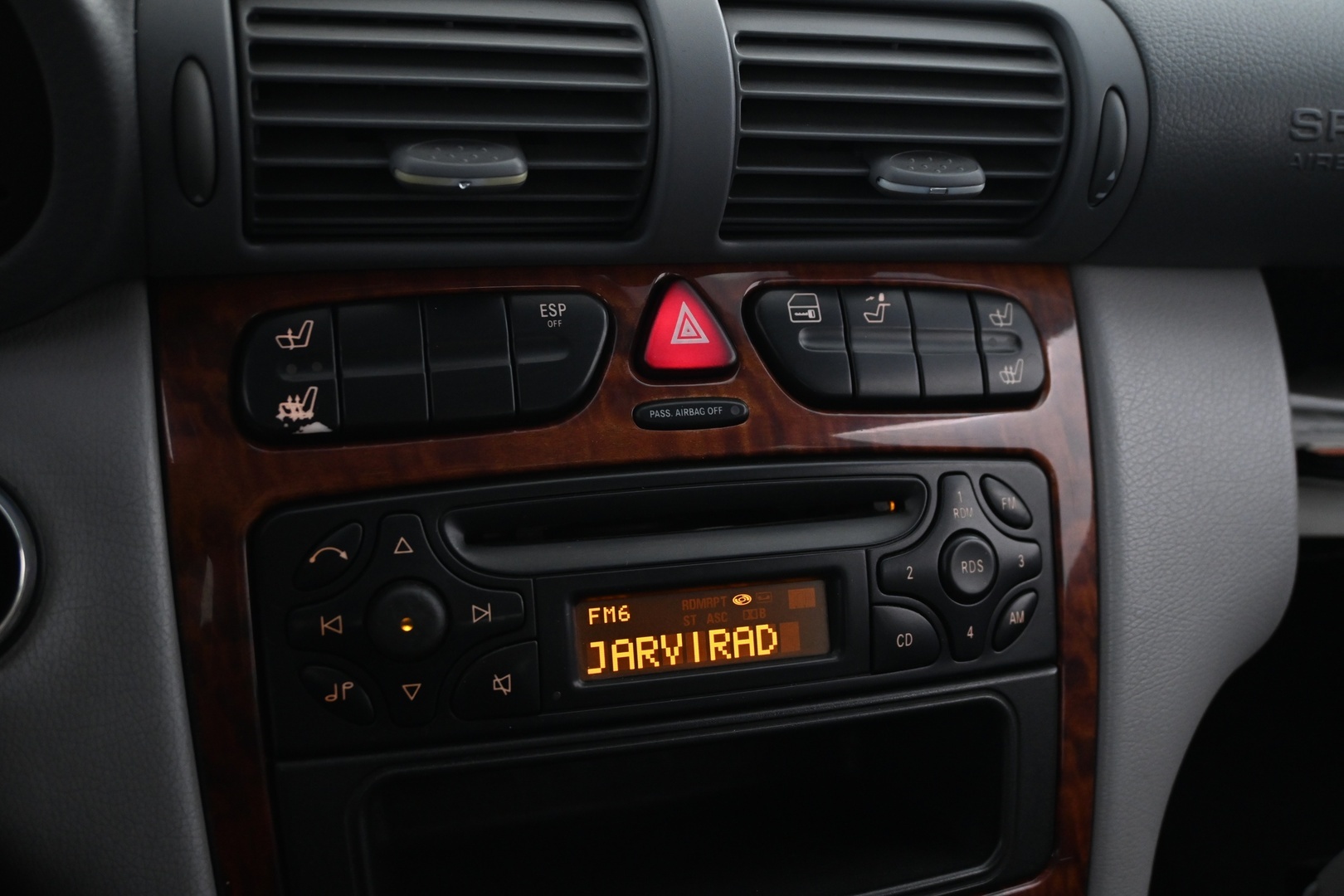 MERCEDES-BENZ C 2004