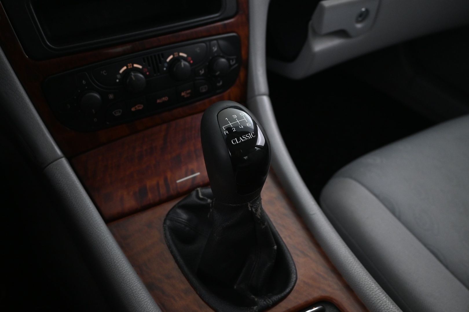 MERCEDES-BENZ C 2004