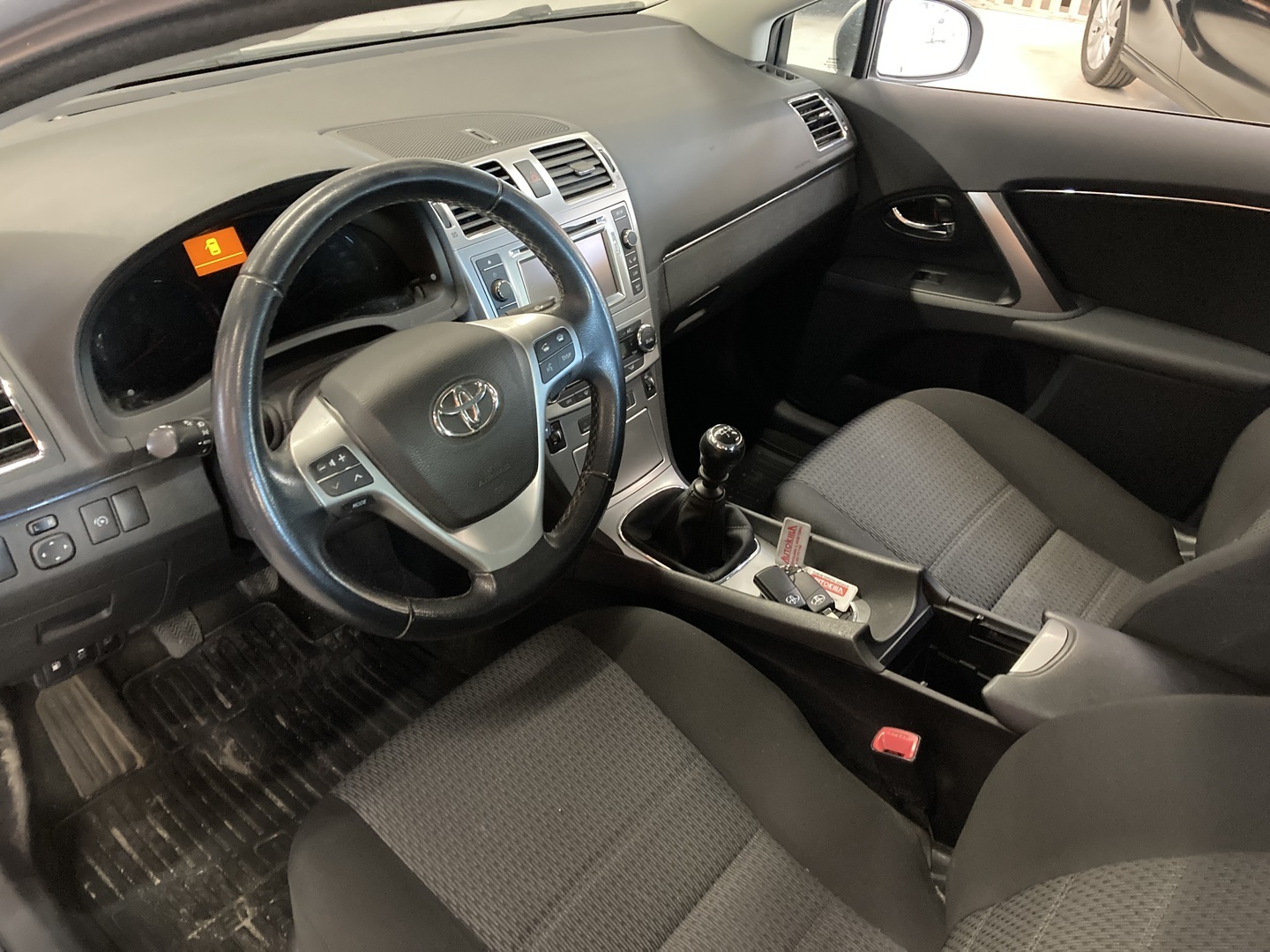 TOYOTA Avensis 2012