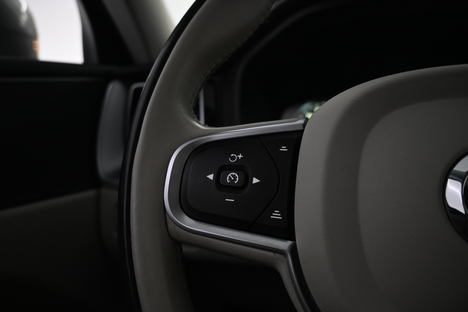 VOLVO XC60 2018