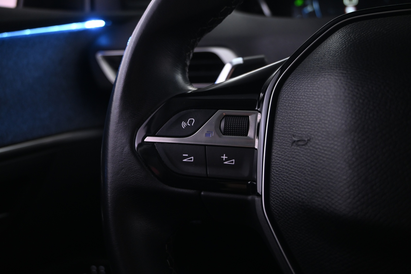PEUGEOT 5008 2018