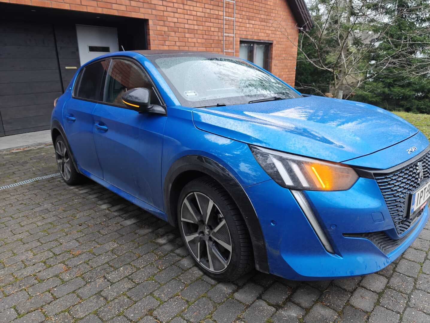PEUGEOT e-208 2021