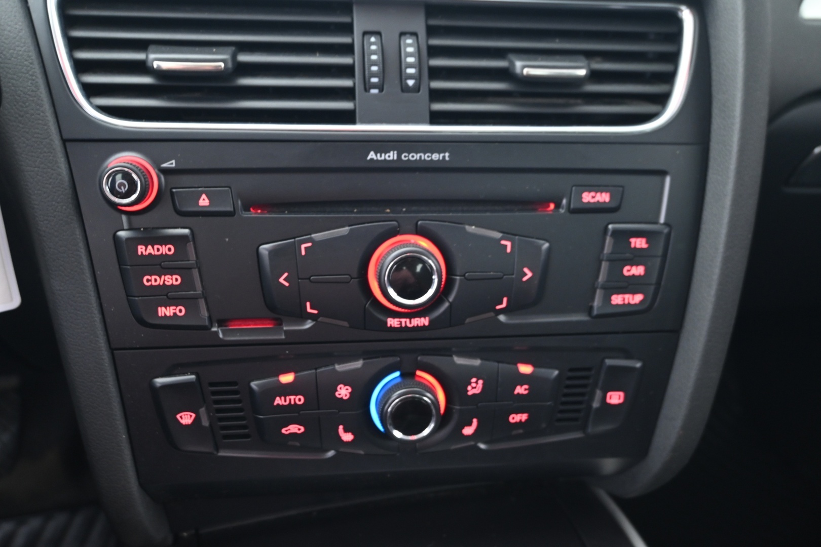 AUDI A4 2008