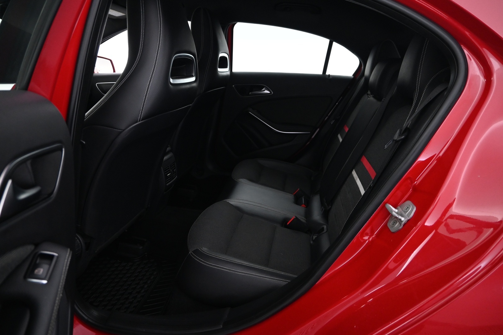 MERCEDES-BENZ A 2014