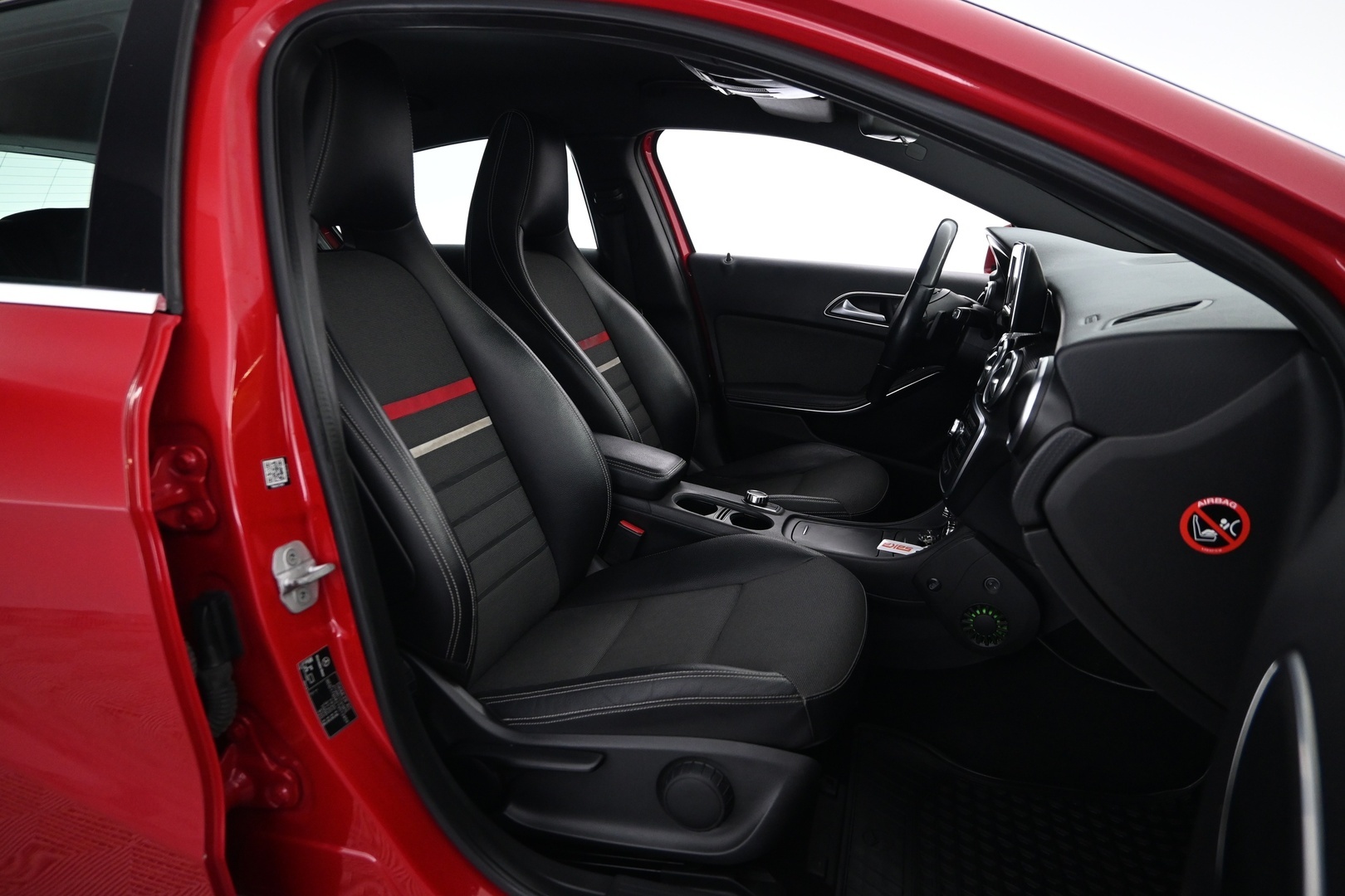 MERCEDES-BENZ A 2014