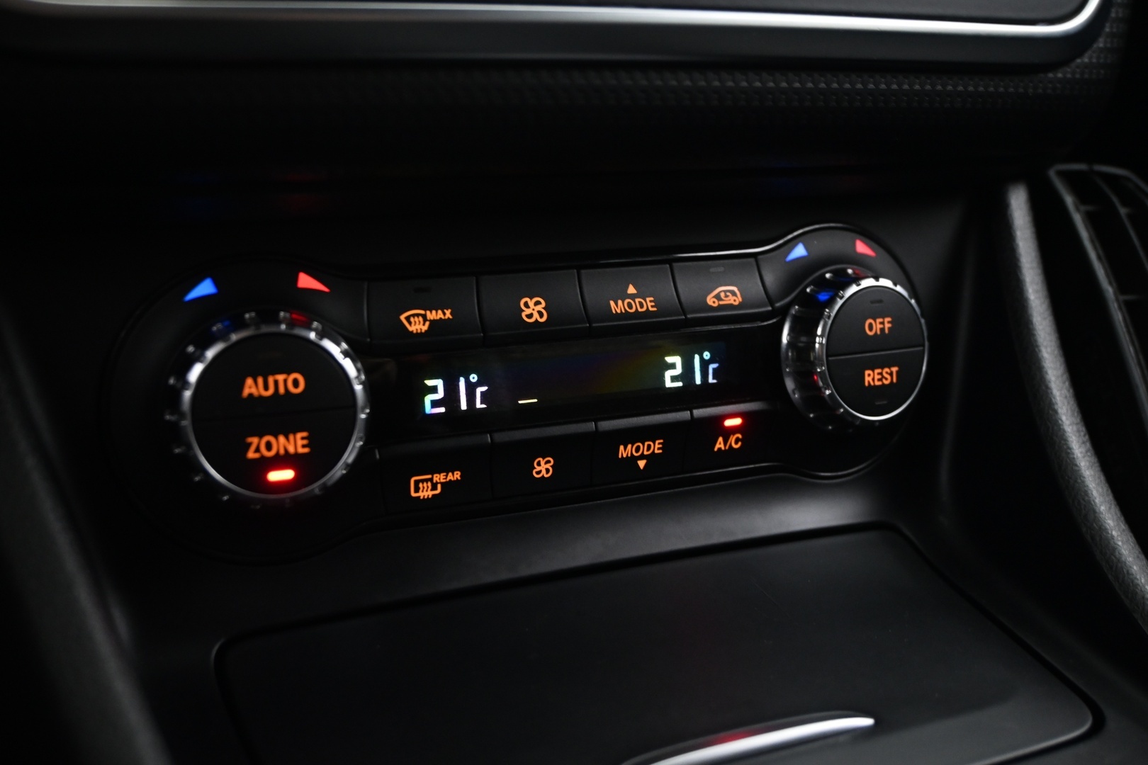 MERCEDES-BENZ A 2014