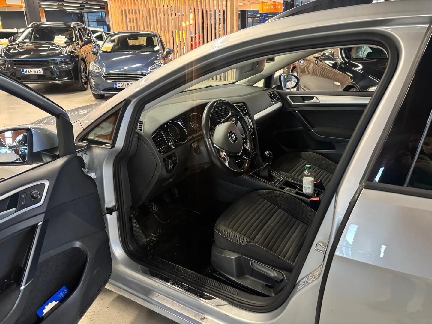 VOLKSWAGEN Golf 2015