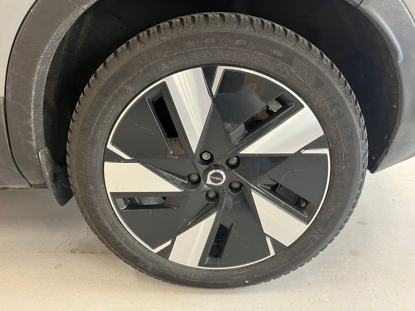 VOLVO C40 2024