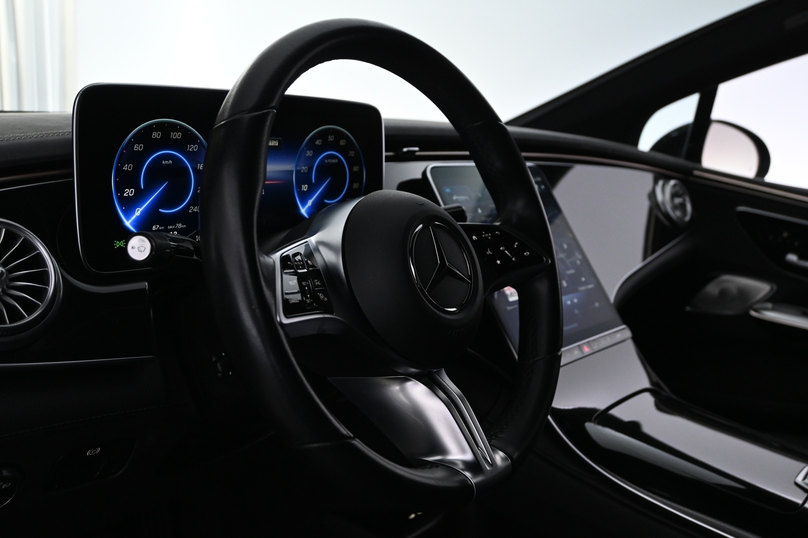 MERCEDES-BENZ EQE 2022