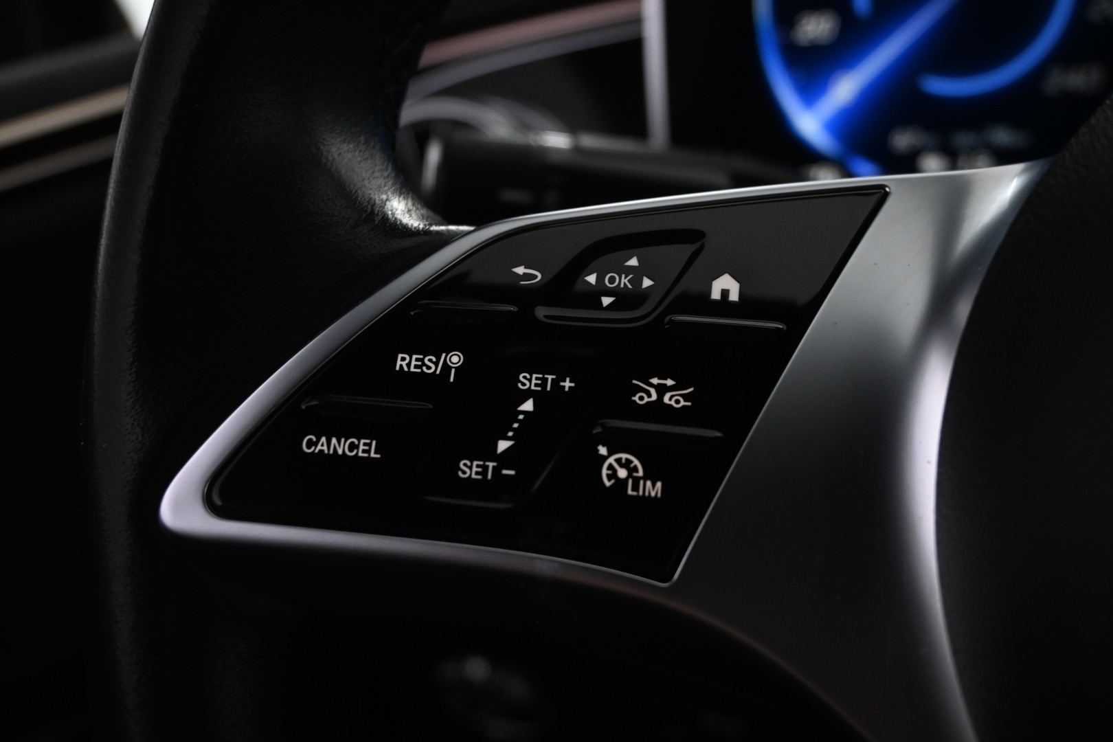 MERCEDES-BENZ EQE 2022