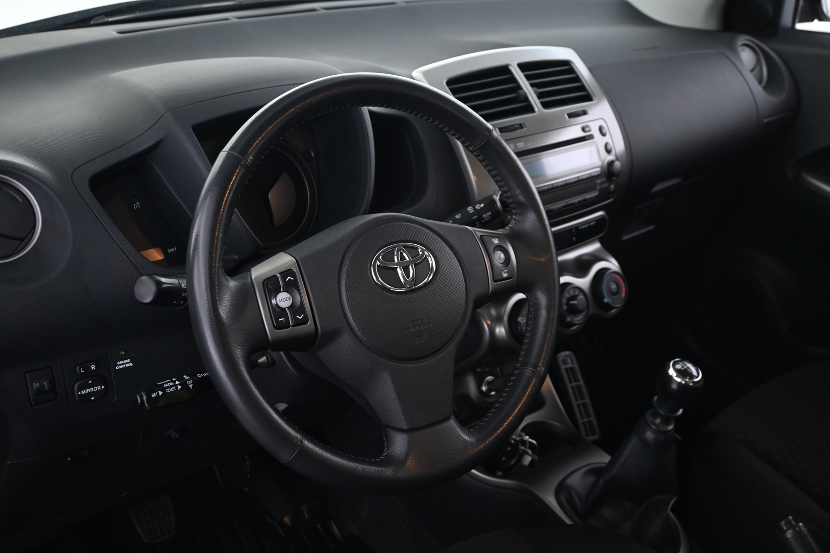 TOYOTA Urban Cruiser 2011