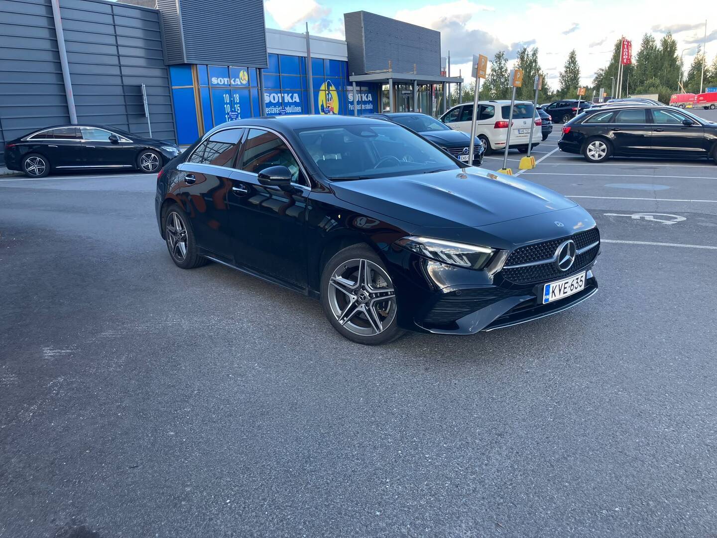 MERCEDES-BENZ A 2023