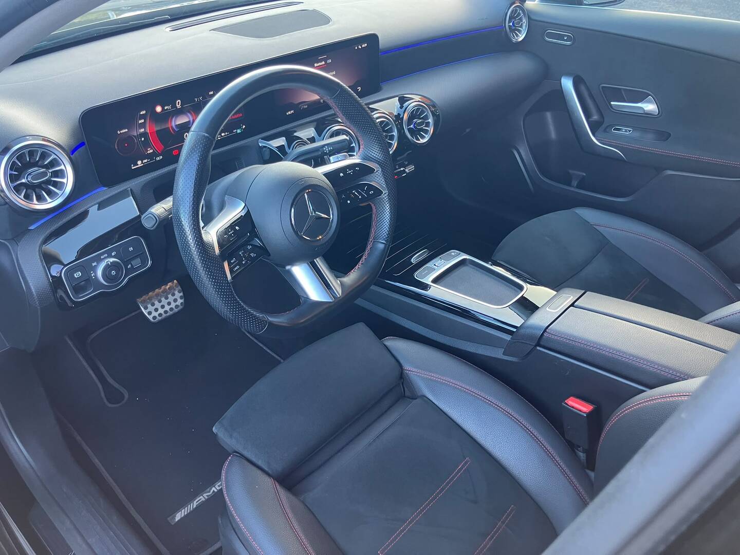 MERCEDES-BENZ A 2023
