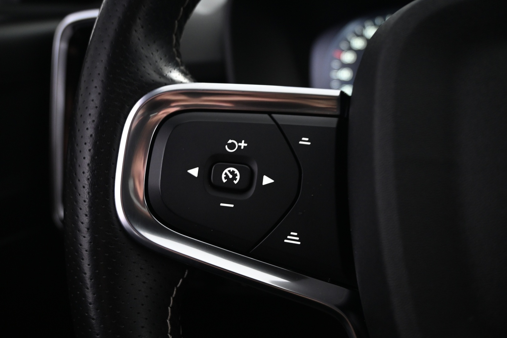 VOLVO XC40 2021