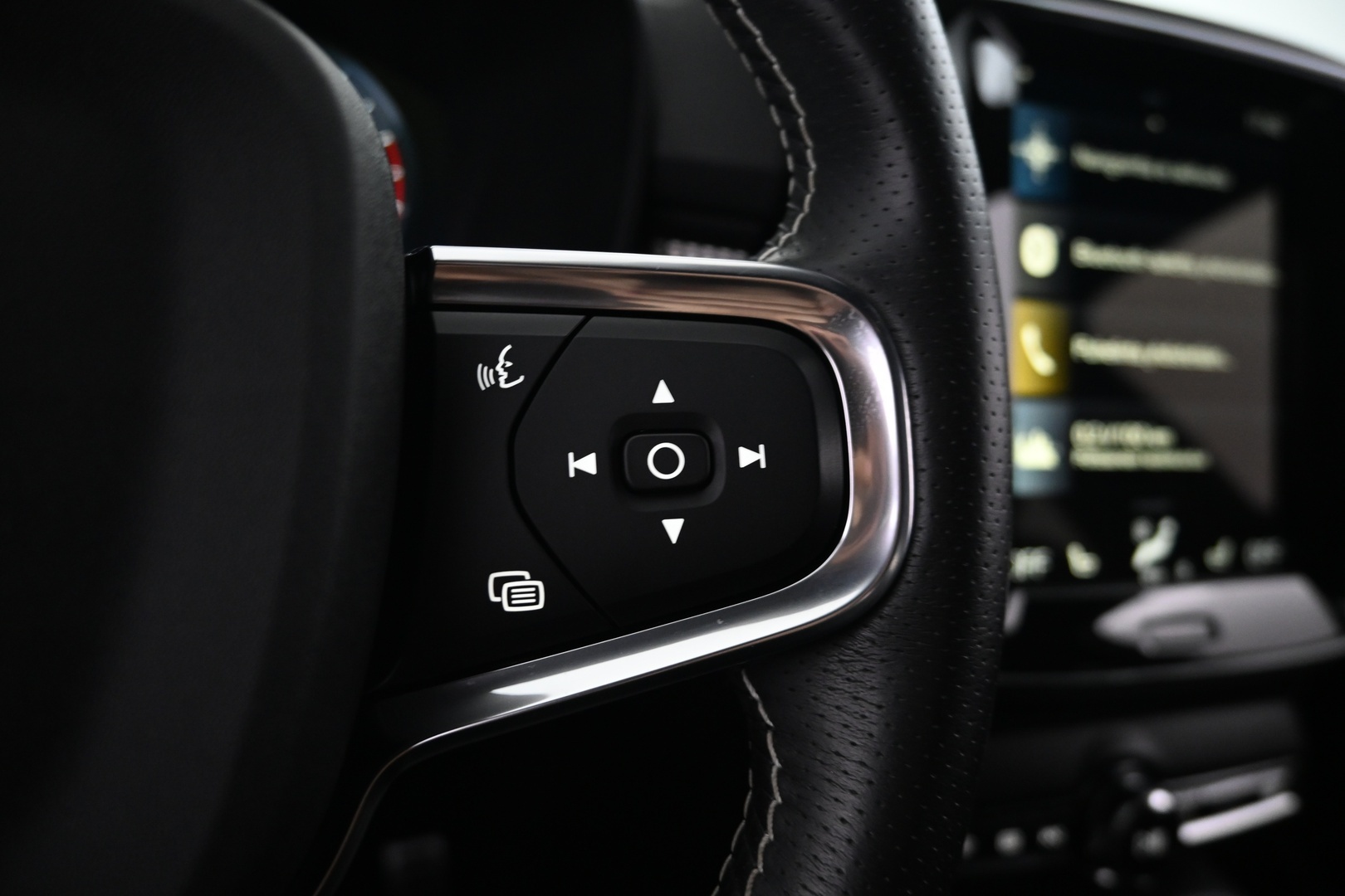VOLVO XC40 2021