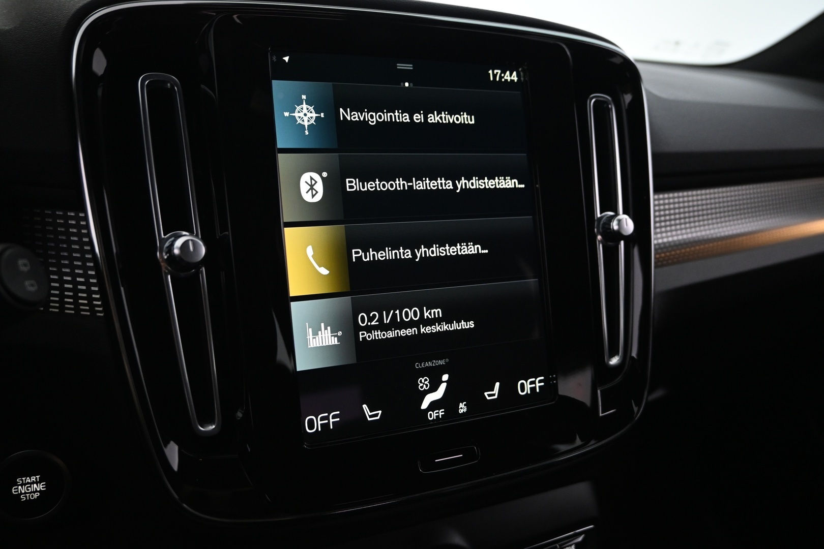VOLVO XC40 2021