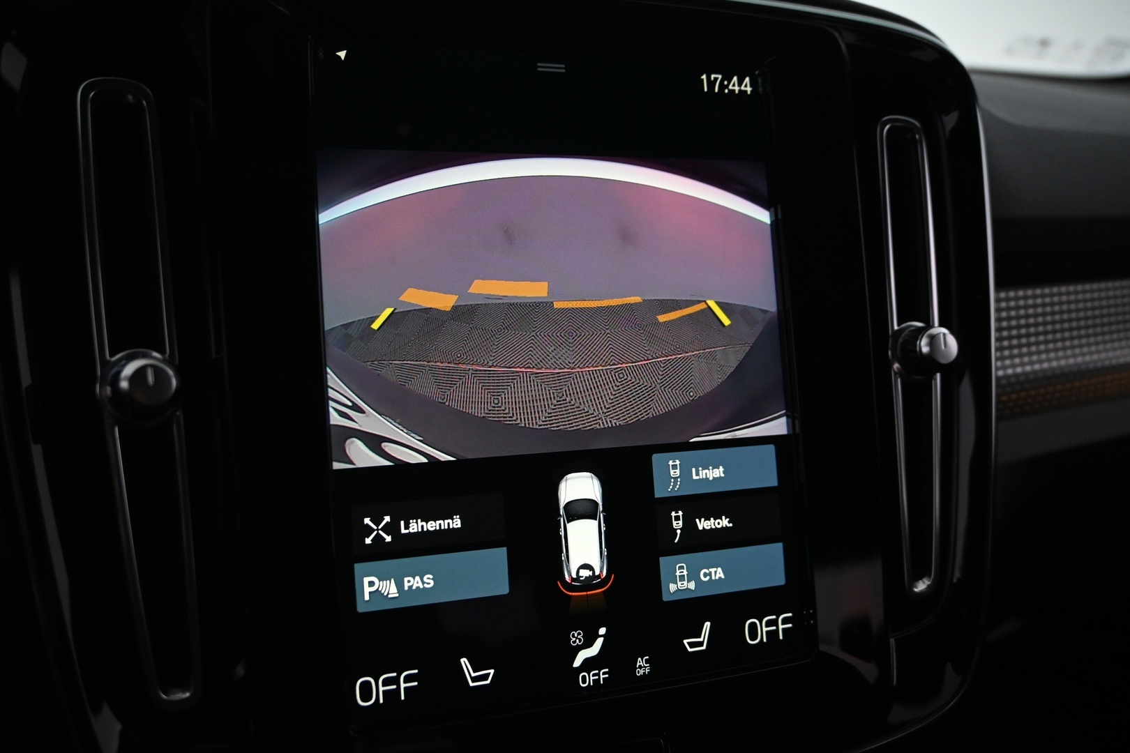 VOLVO XC40 2021
