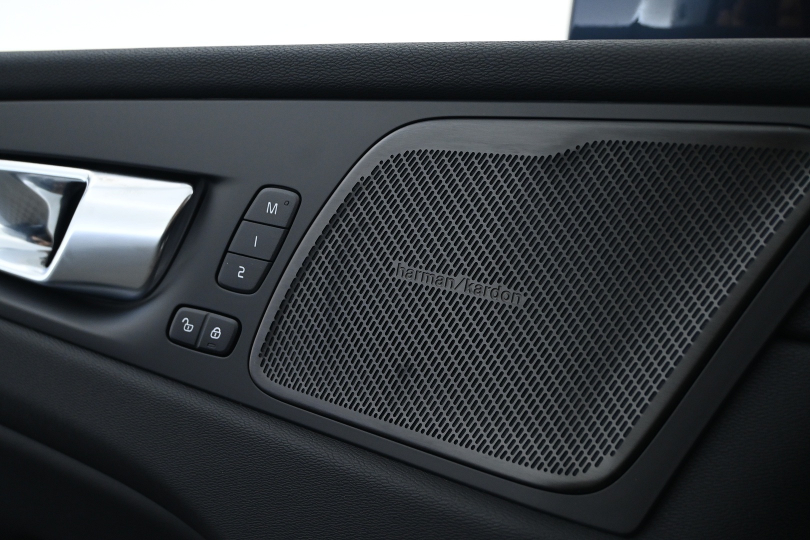 VOLVO XC60 2025