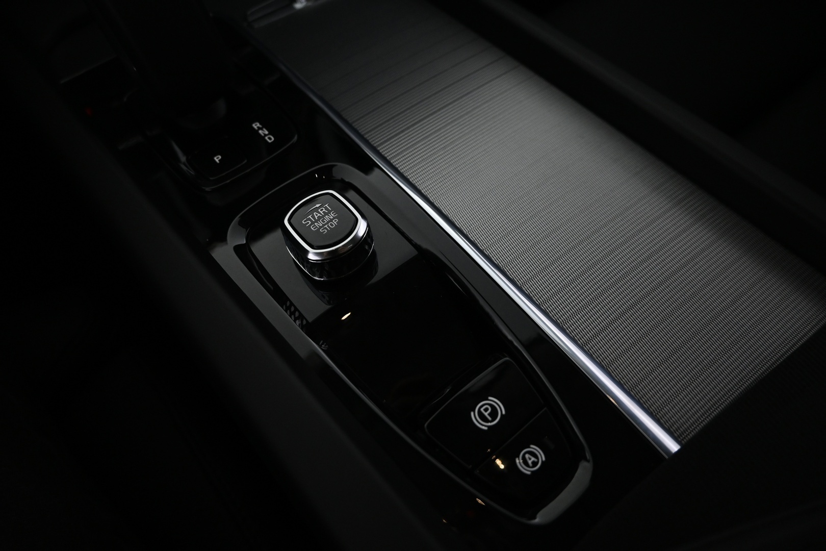 VOLVO XC60 2025