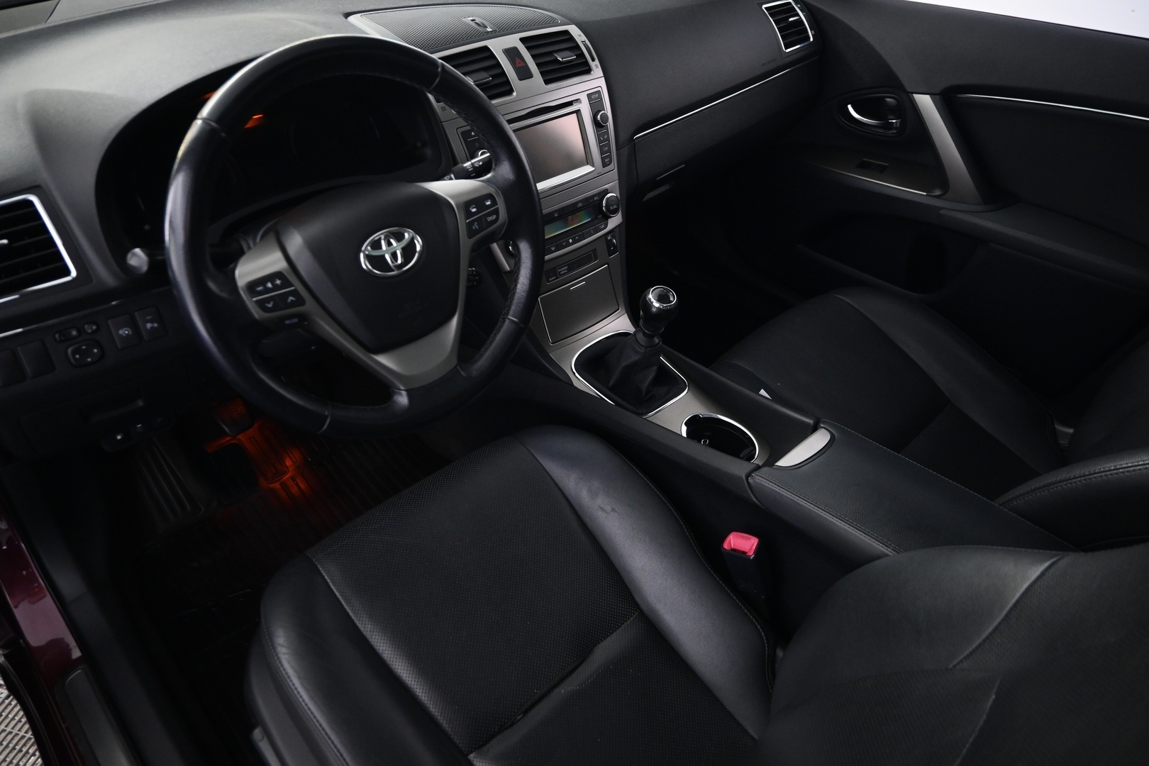 TOYOTA Avensis 2013