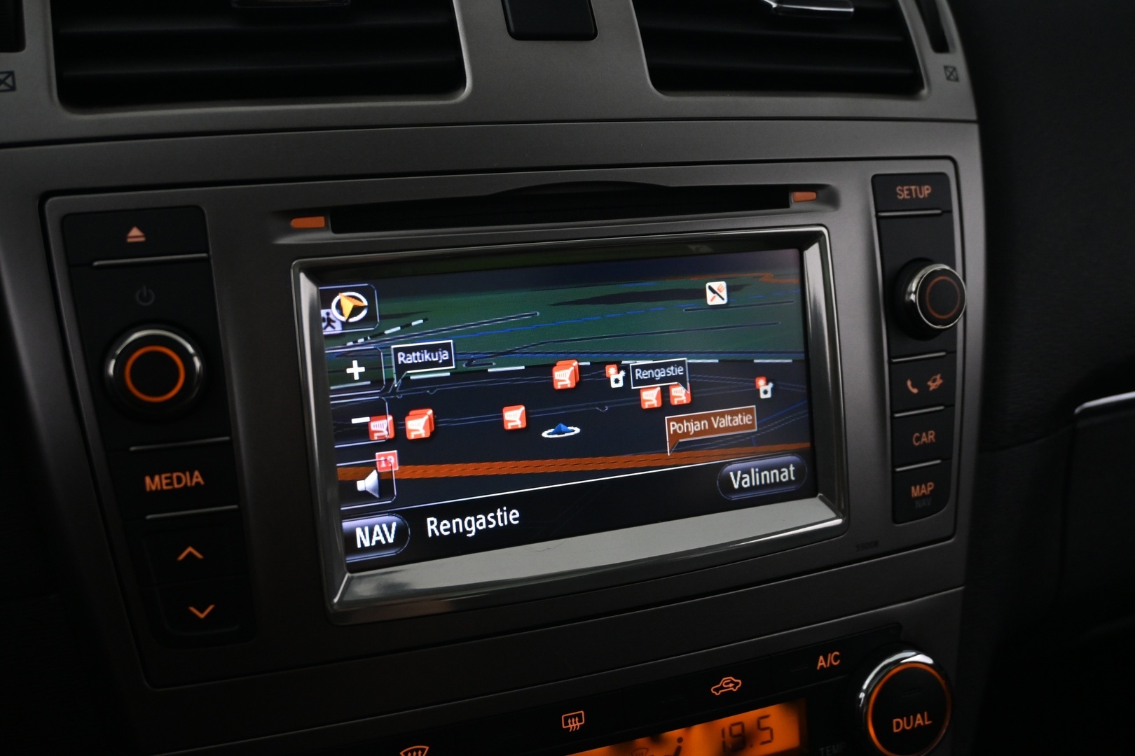 TOYOTA Avensis 2013