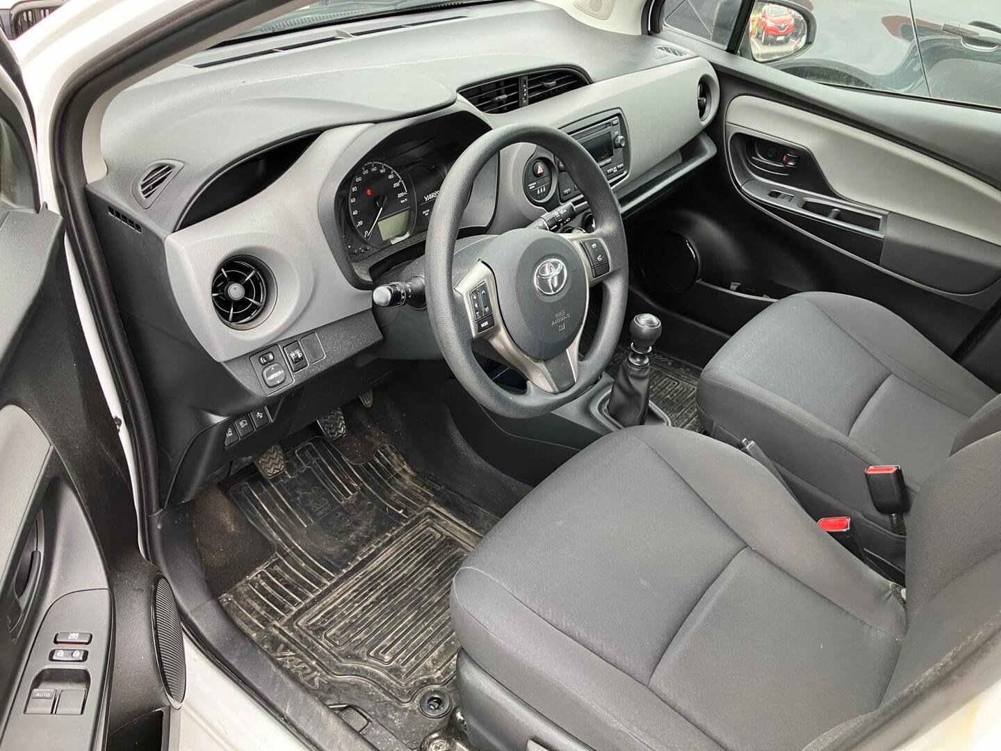 TOYOTA Yaris 2018