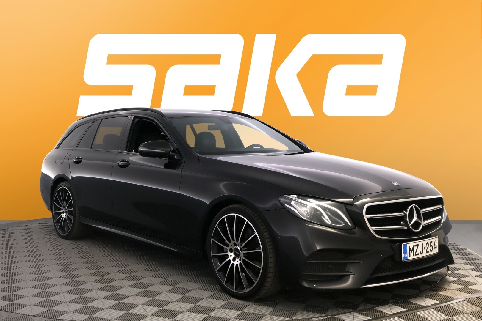 MERCEDES-BENZ E 2019