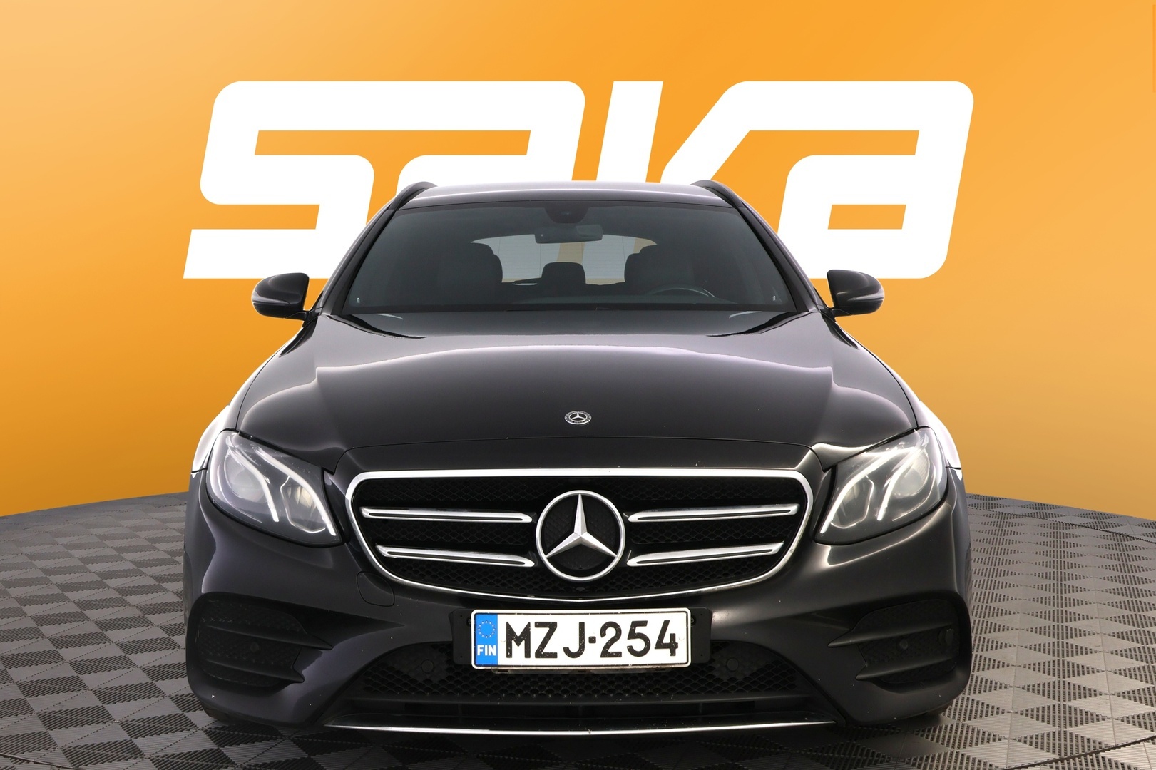 MERCEDES-BENZ E 2019