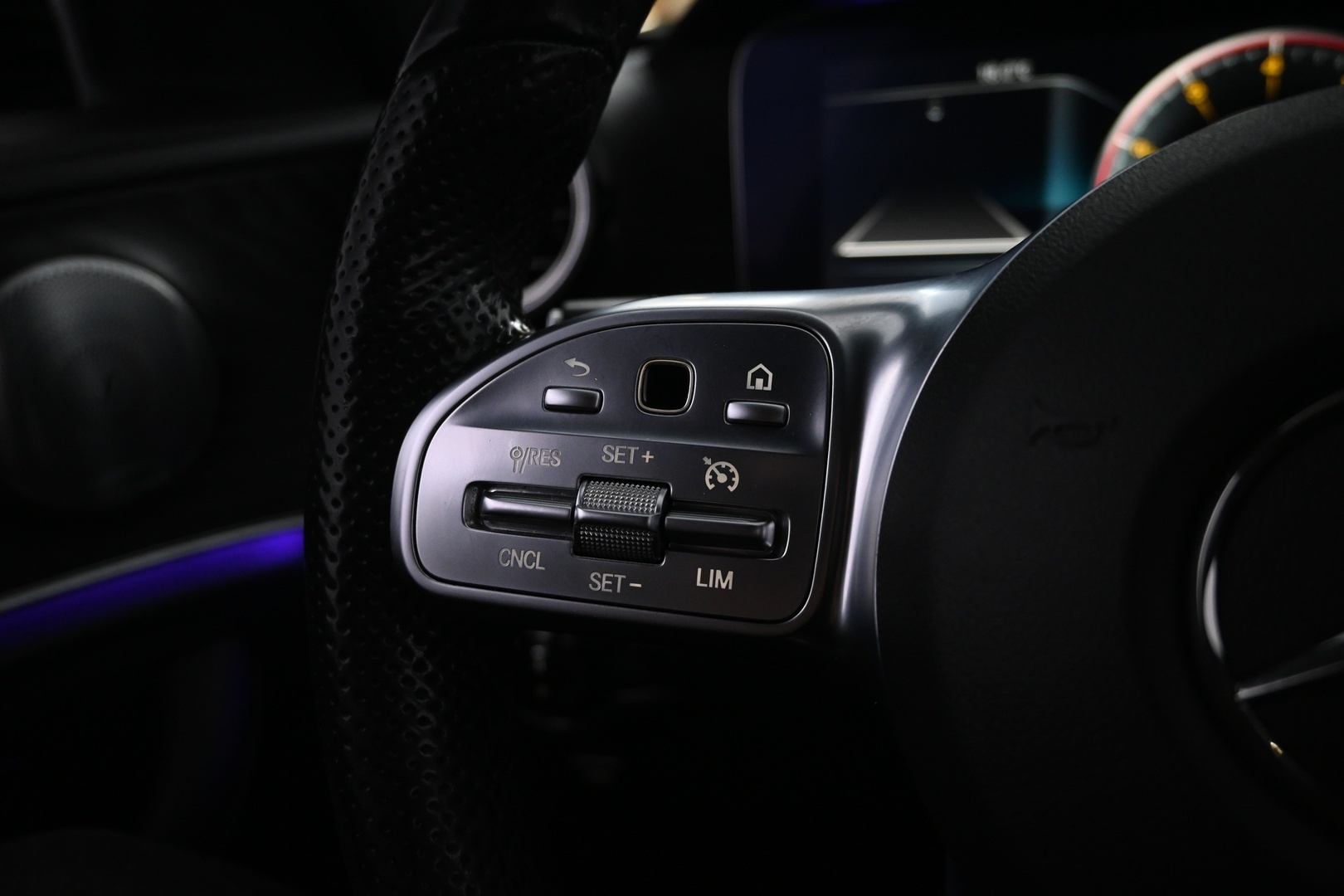 MERCEDES-BENZ E 2019