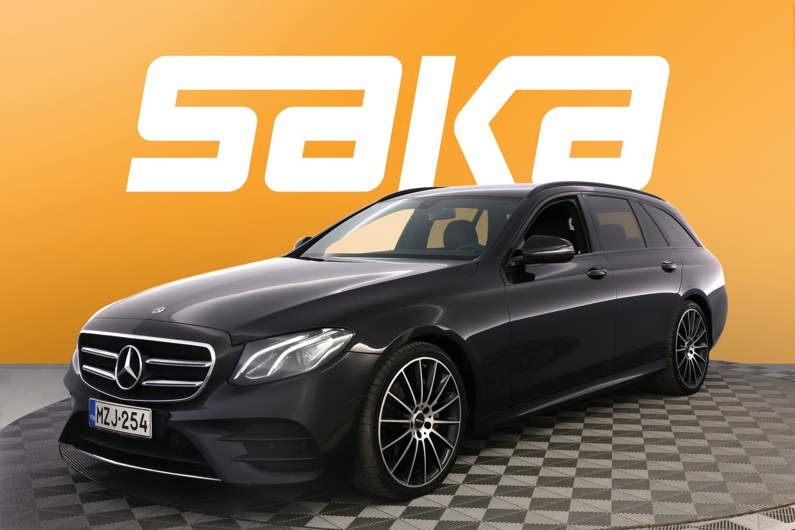 MERCEDES-BENZ E 2019