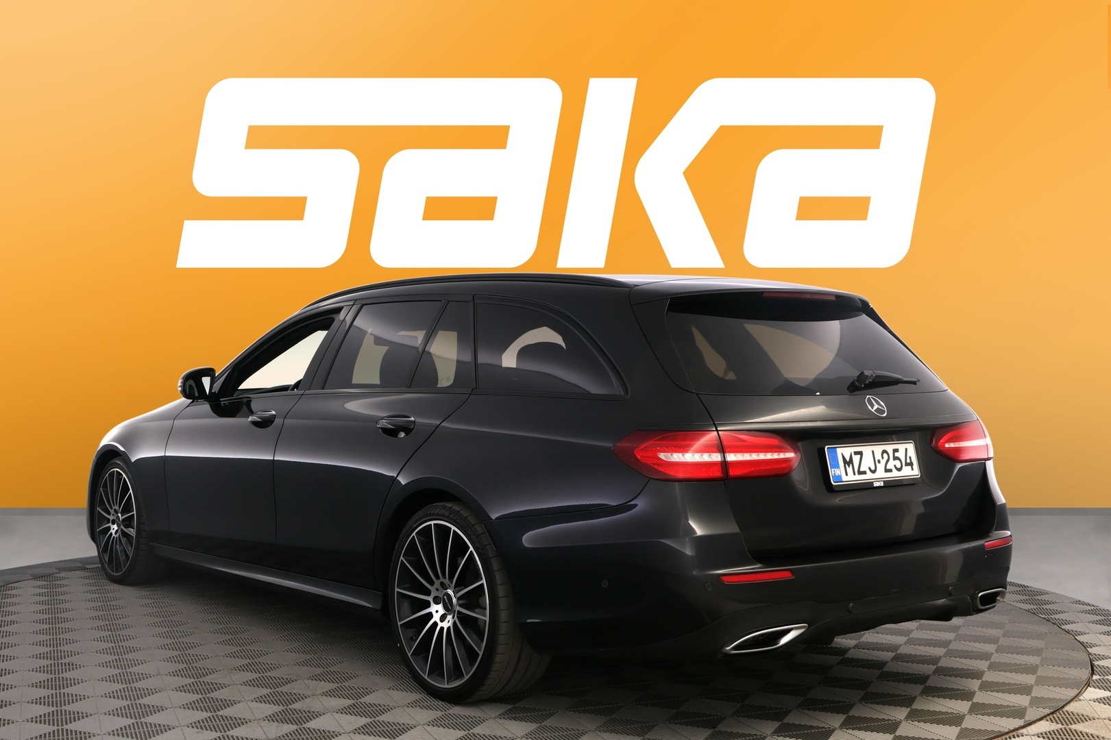 MERCEDES-BENZ E 2019