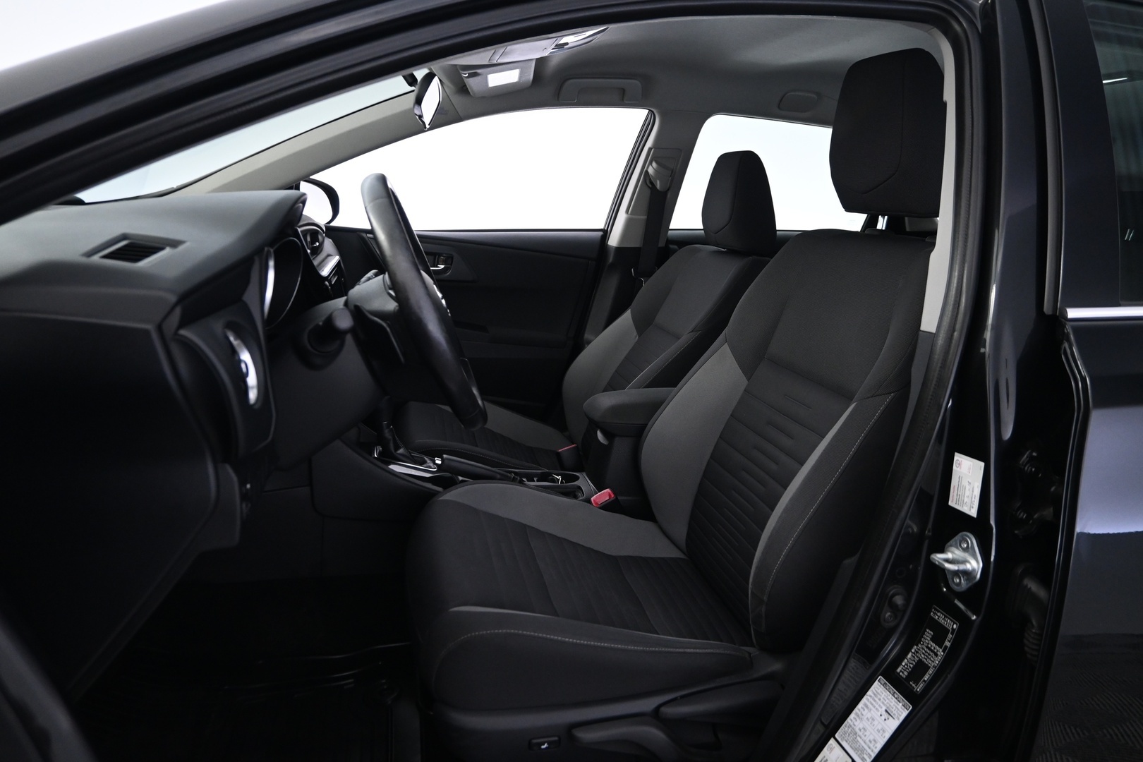 TOYOTA Auris 2016