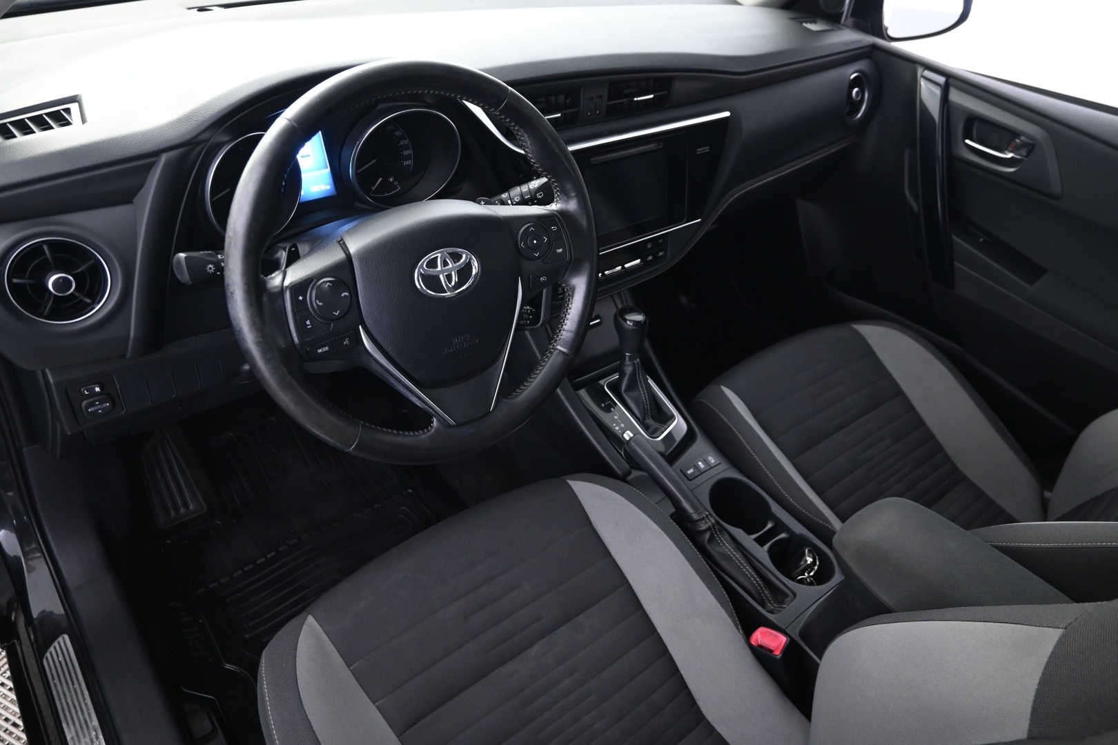 TOYOTA Auris 2016