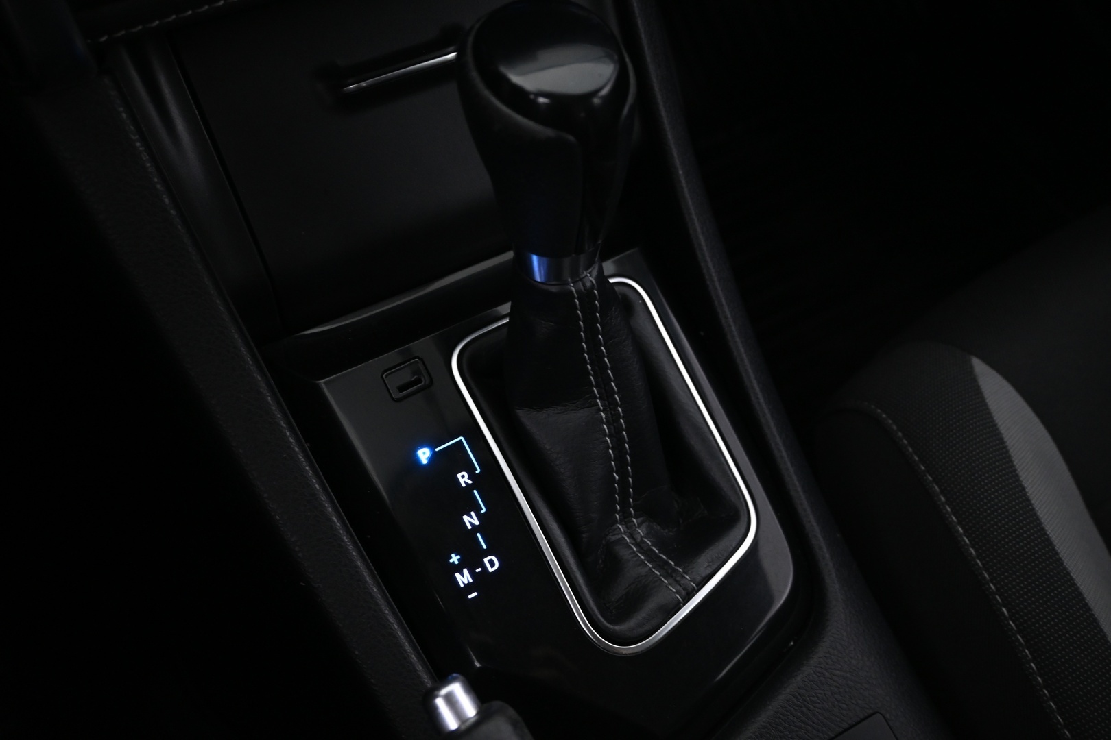 TOYOTA Auris 2016
