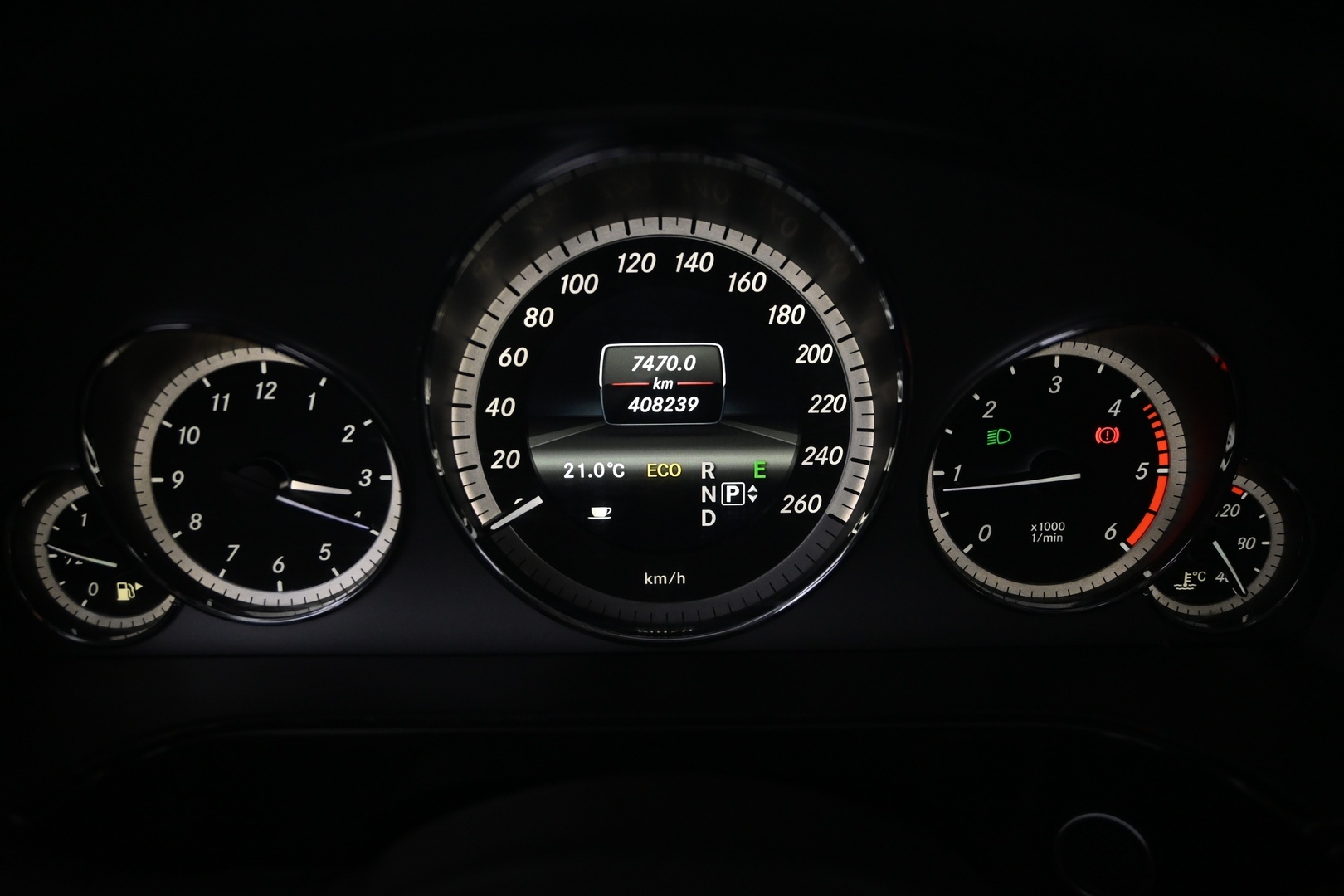 MERCEDES-BENZ E 2013