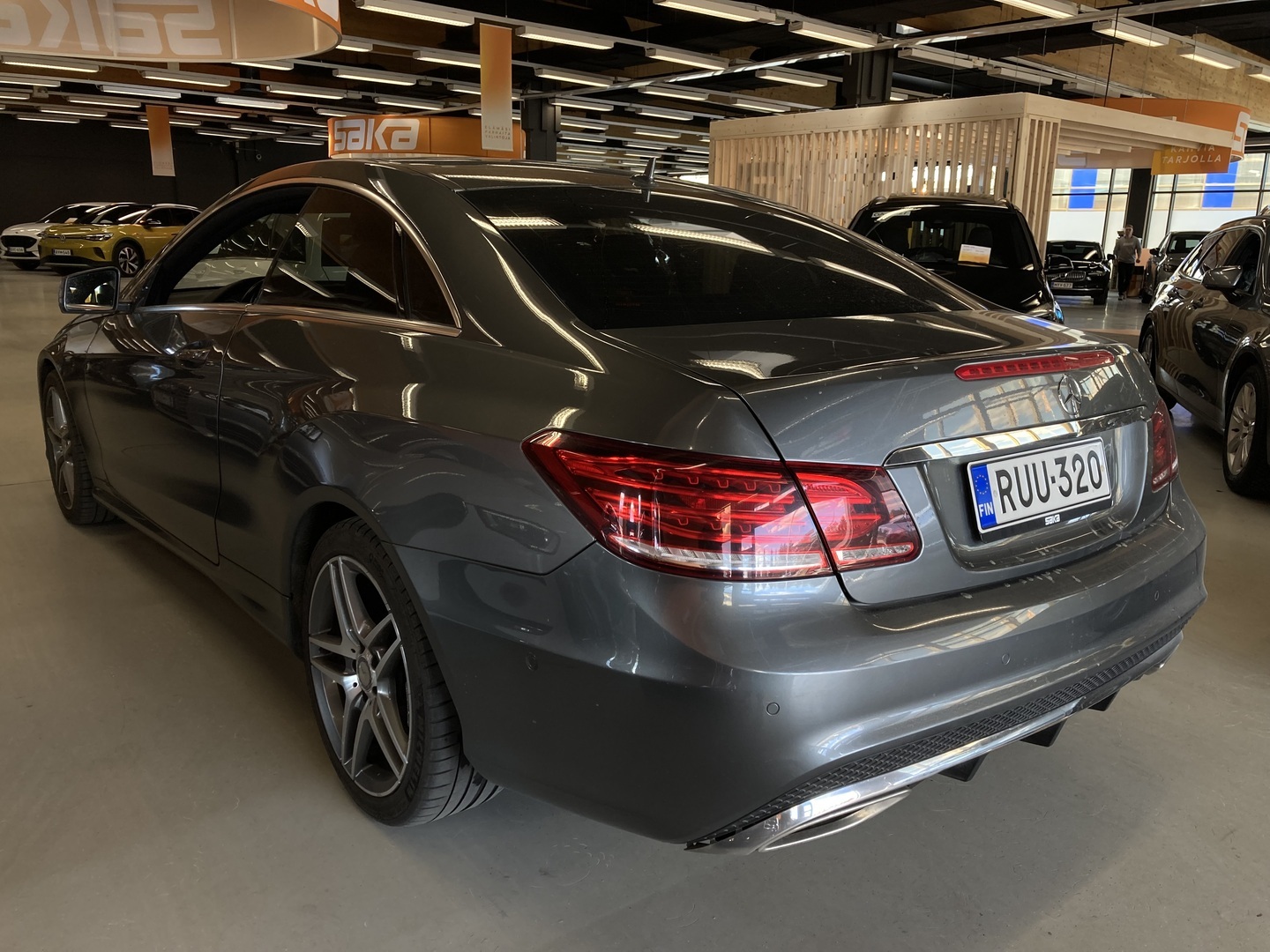 MERCEDES-BENZ E 2016