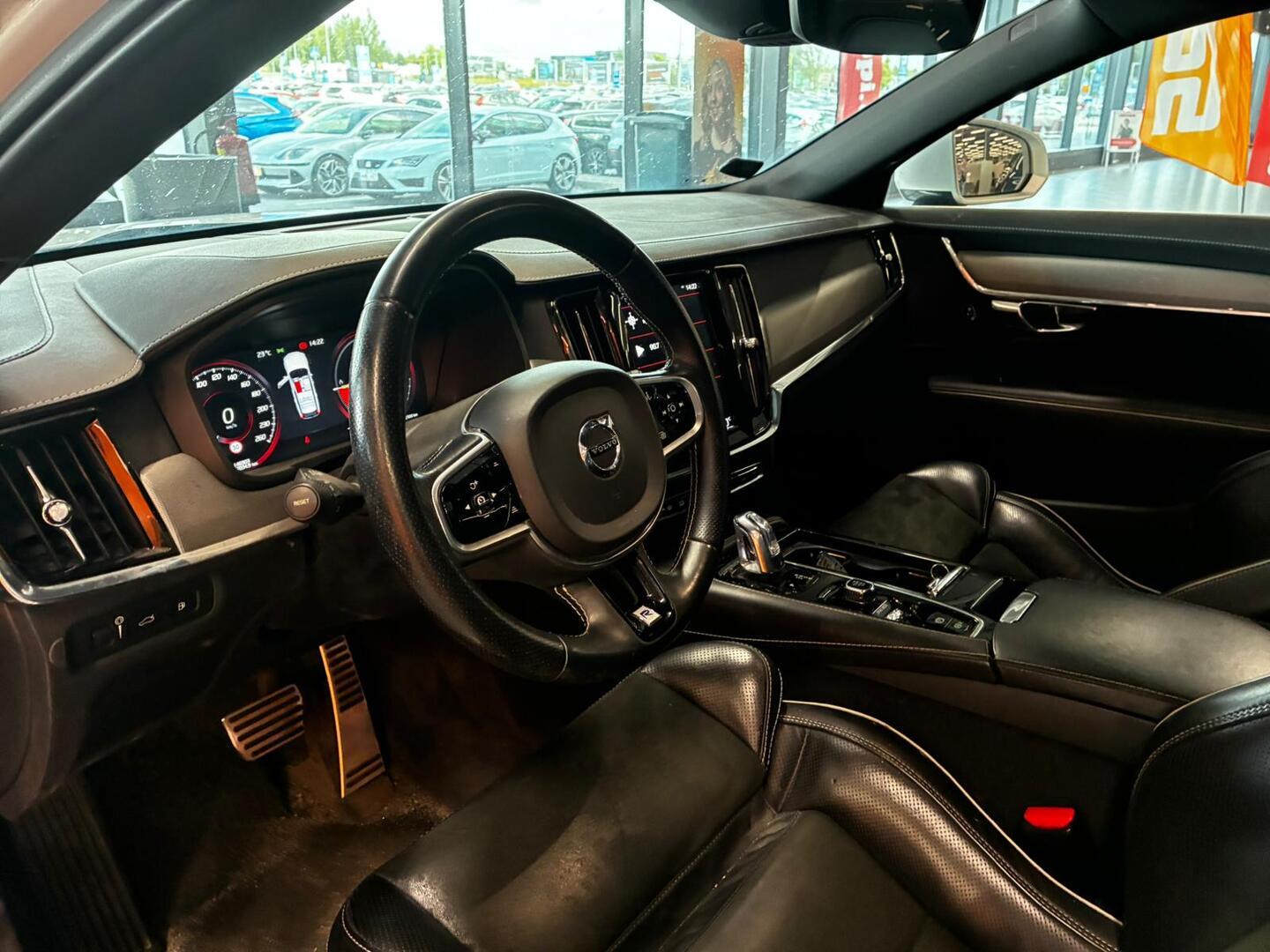VOLVO V90 2019