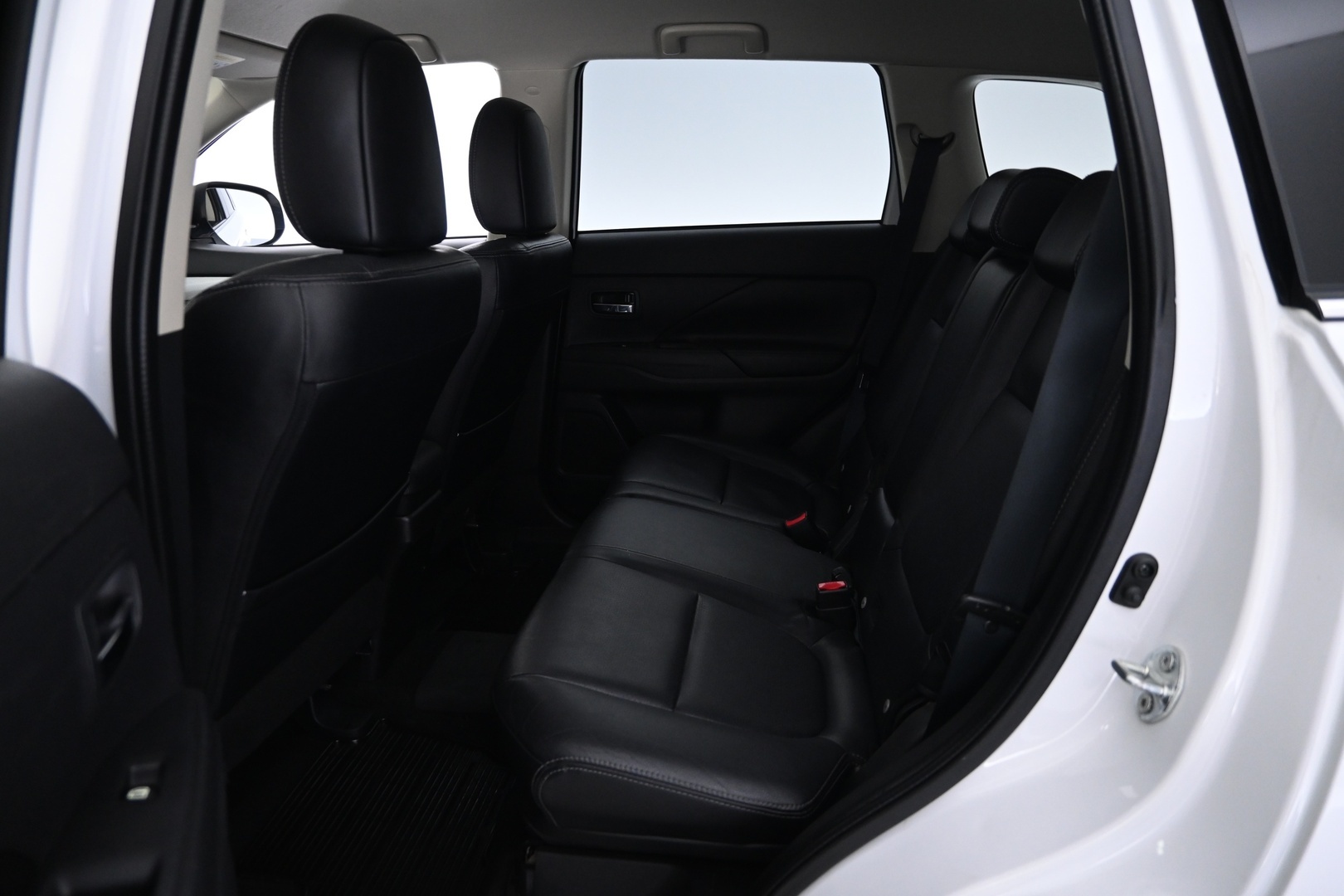 MITSUBISHI Outlander PHEV 2015