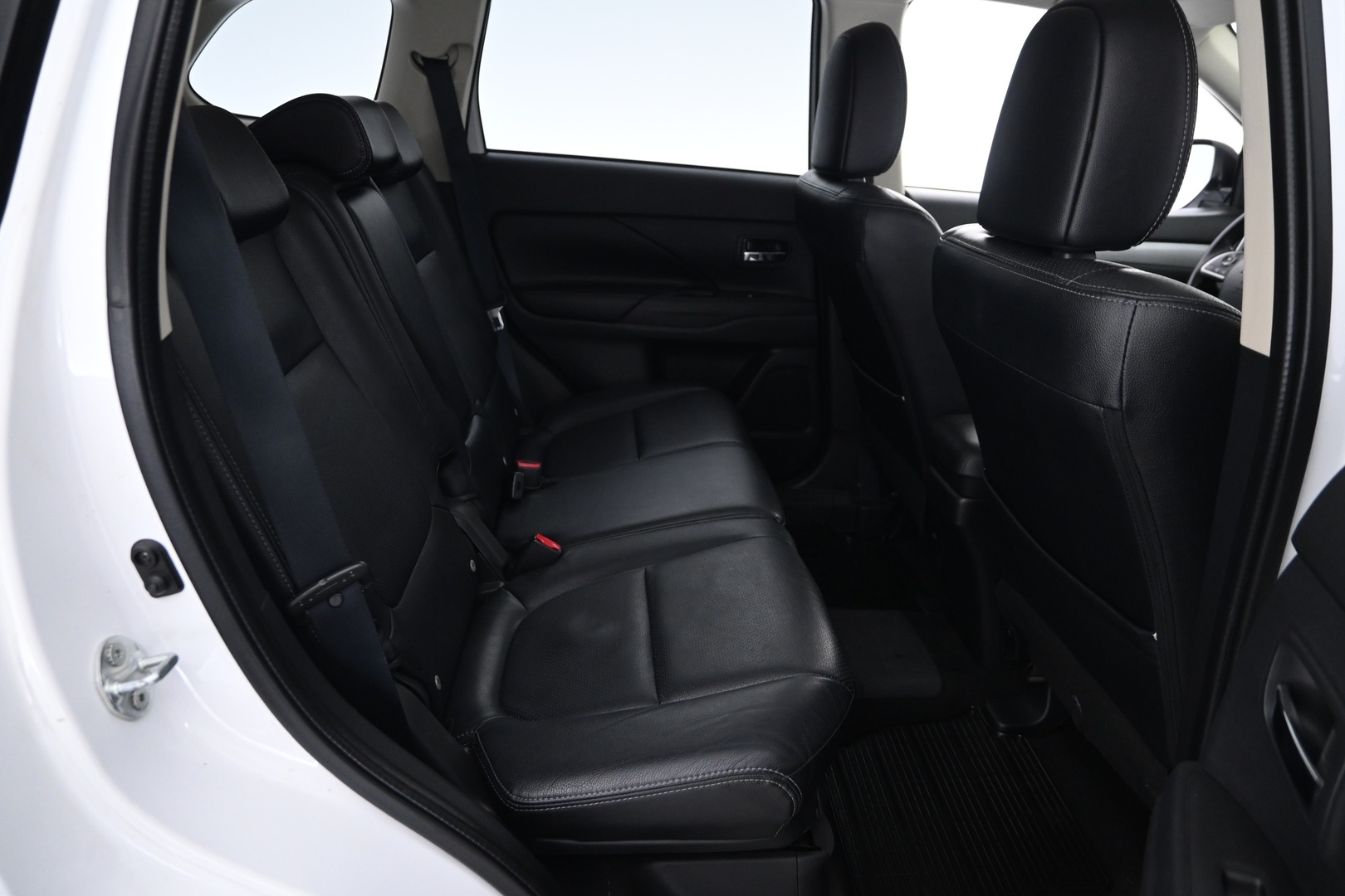 MITSUBISHI Outlander PHEV 2015