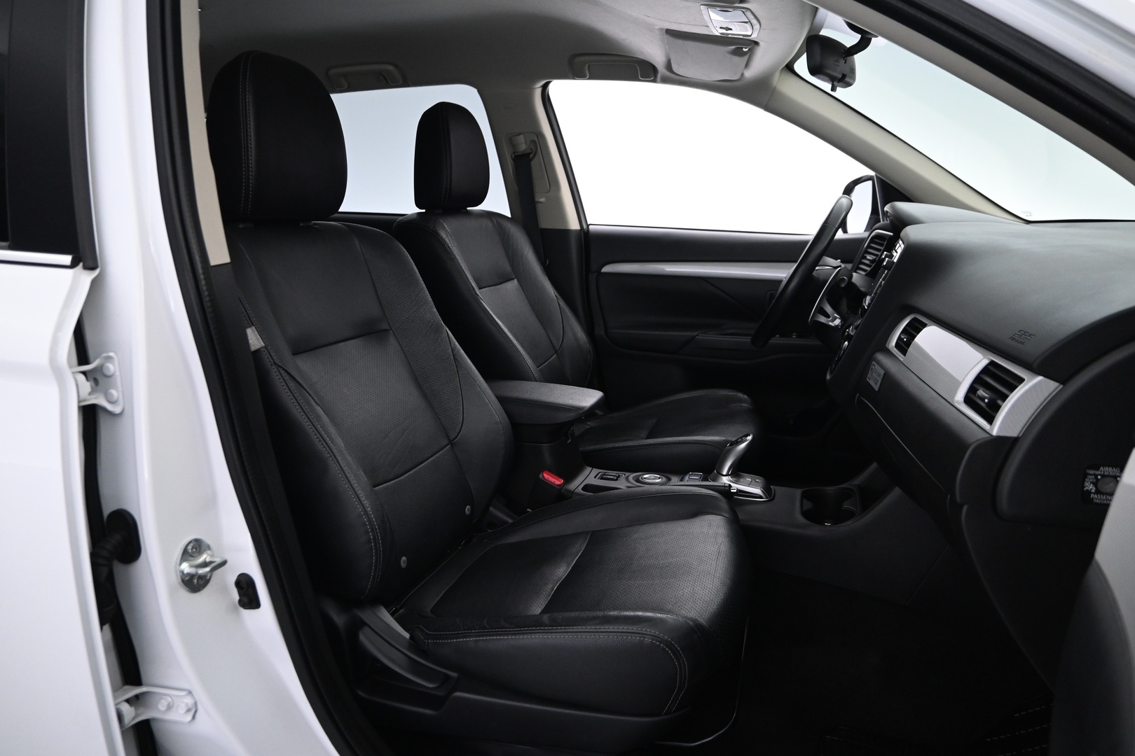 MITSUBISHI Outlander PHEV 2015