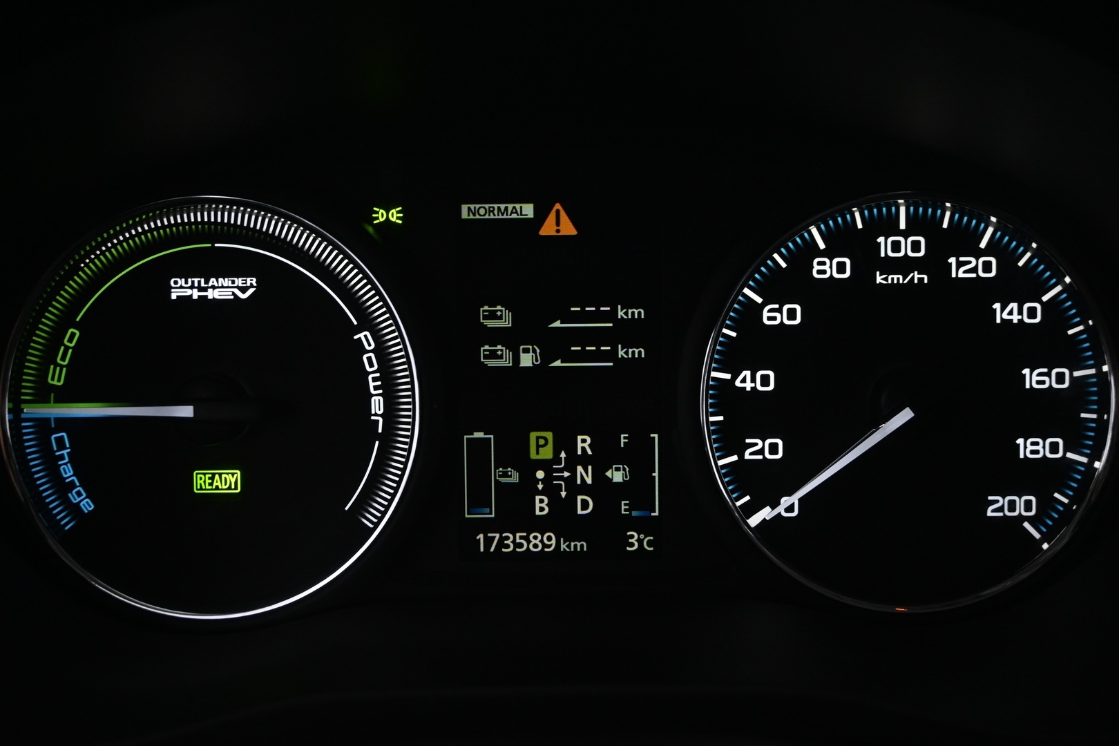 MITSUBISHI Outlander PHEV 2015