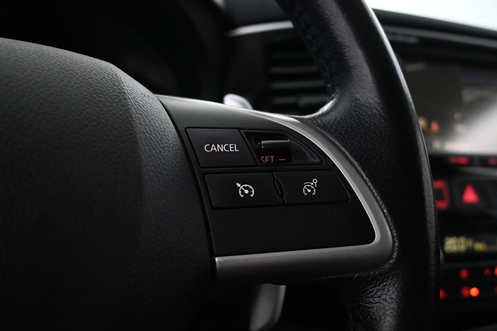 MITSUBISHI Outlander PHEV 2015