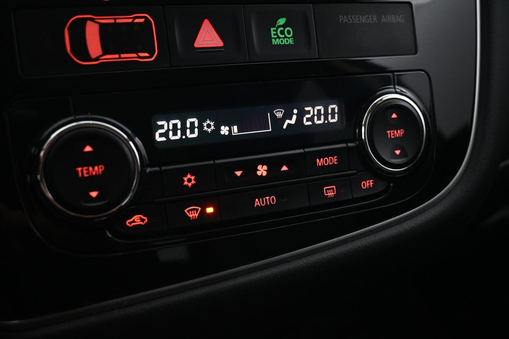 MITSUBISHI Outlander PHEV 2015