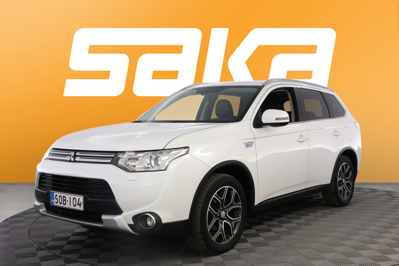 MITSUBISHI Outlander PHEV 2015