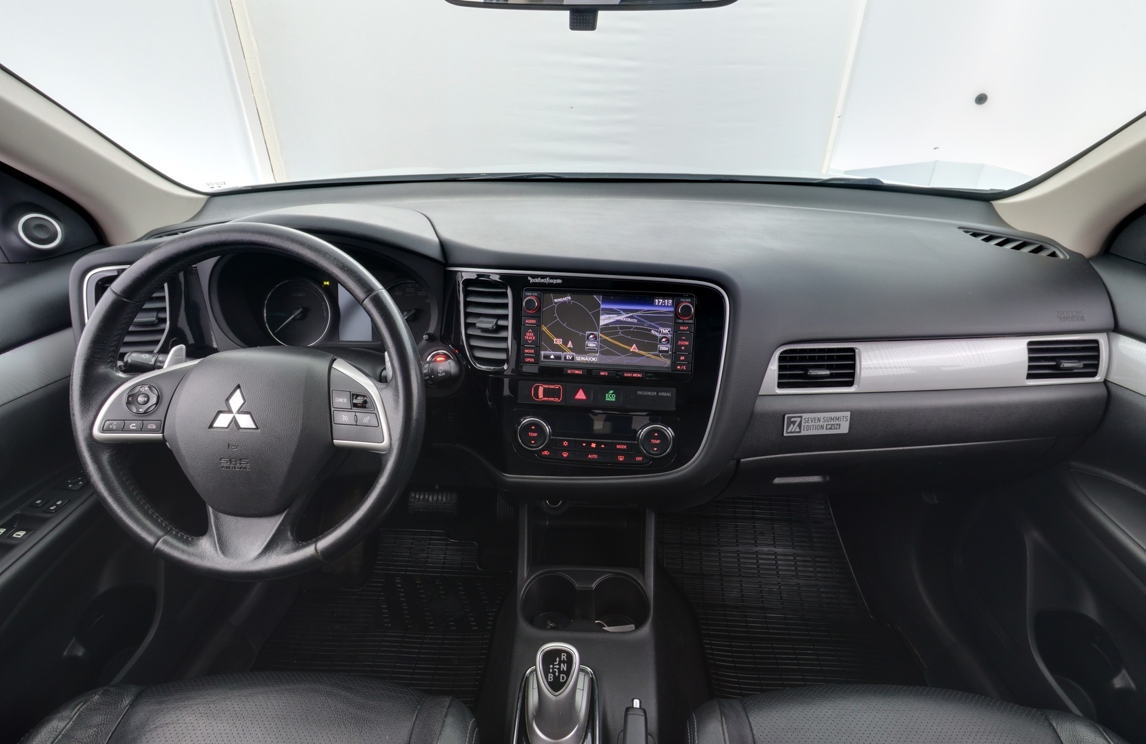 MITSUBISHI Outlander PHEV 2015