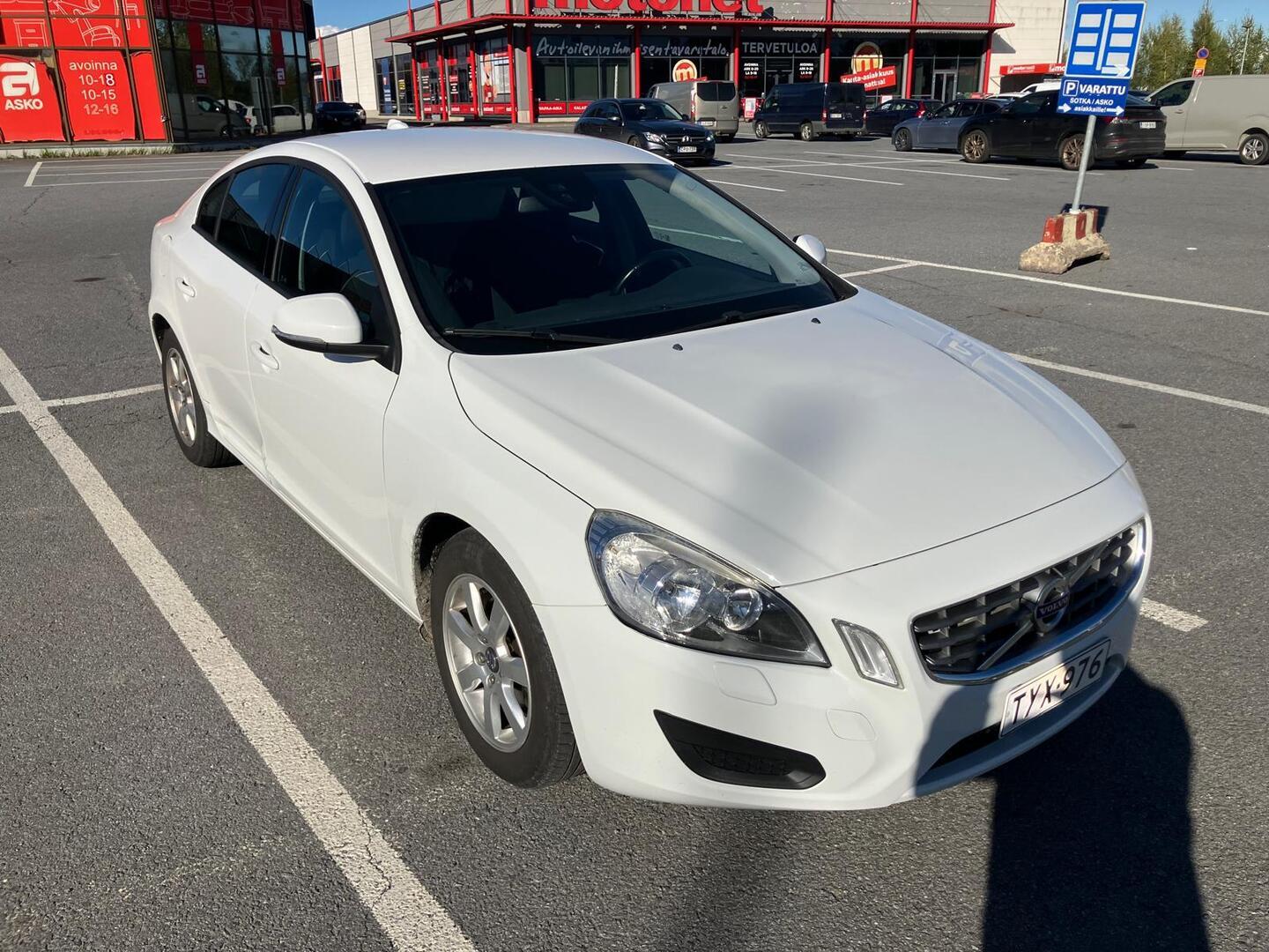 VOLVO S60 2012